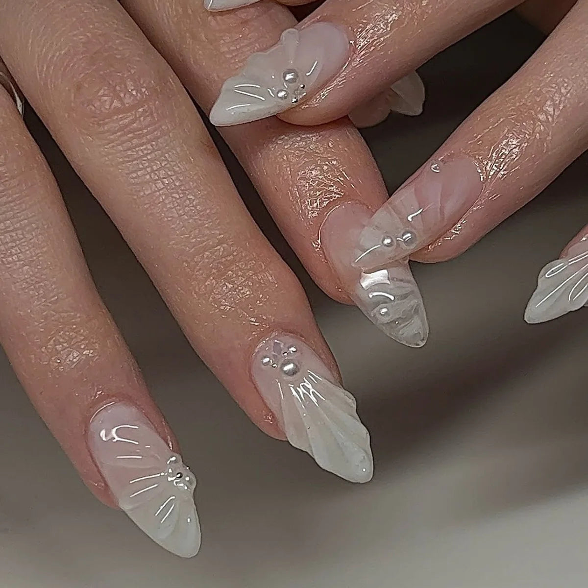 24Pcs Peach Blossom Press On Nails Cat's Eye Nude Glitter for Women and Girls