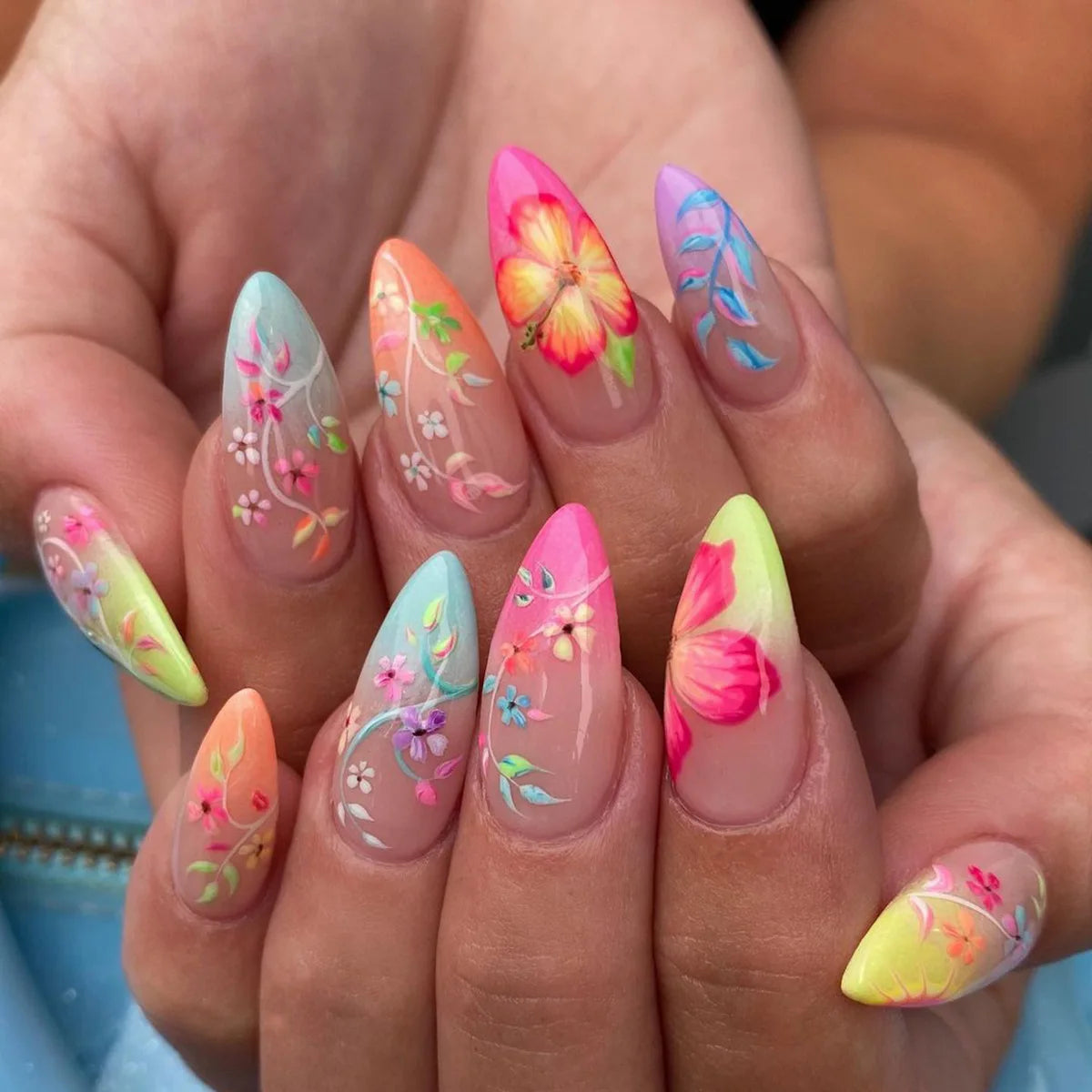 24Pcs Peach Blossom Press On Nails Cat's Eye Nude Glitter for Women and Girls